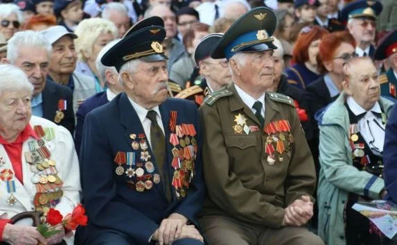 Симферополь встретил «Поезд Победы» праздничными гуляньями (фото, видео)