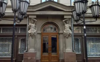 В Симферополе актёры протестуют против закрытия драмтеатра