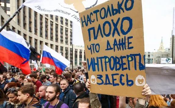 Робот, сверлящий черепа и митинг в поддержку Telegram: новости мира (фото, видео)
