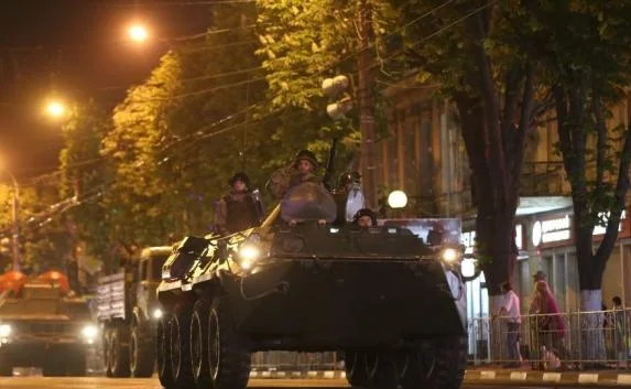 Первая ночная репетиция Парада Победы прошла в Симферополе (фото, видео)