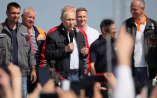 Владимир Путин официально открыл автомагистраль Крымского моста (фото, видео)