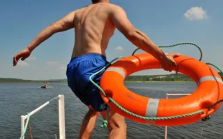 В Ялте из штормящего моря вытащили ребёнка (видео)