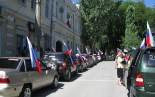 Феодосийцы отметили День России автопробегом (фото, видео)