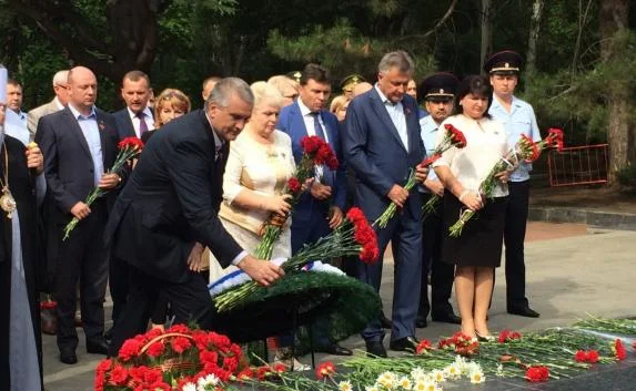 Ровно в 3:13 ночи Крым зажег свечу памяти погибших в ВОВ (фото, видео)