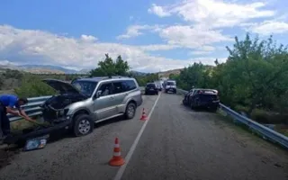 В Приветном столкнулись легковушка и джип, пострадали 11 человек (фото)