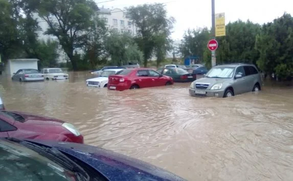 Севастополь затопило ночным дождем