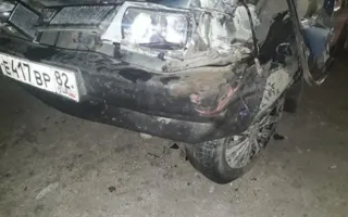 Электропоезд врезался в автомобиль, припаркованный на путях (фото, видео)