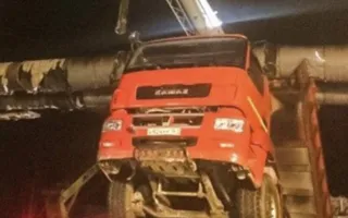 КАМАЗ повредил теплотрассу в Керчи