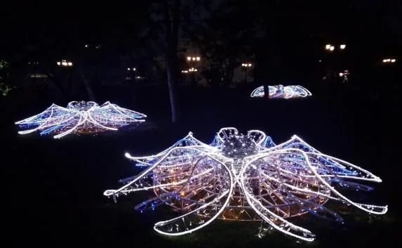 В Крыму началась подготовка к Новому году (фото)