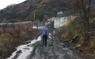 На ЮБК сточные воды заливают кладбище (видео)
