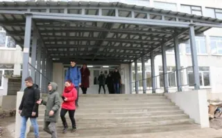 В керченском колледже, где произошла стрельба, возобновились занятия (фото)