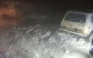 МЧС 12 часов спасали автомобили из «снежного плена» на Ай-Петри (фото, видео)