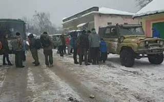 Туристы пытаются попасть на Ай-Петри несмотря на запрет властей (фото)