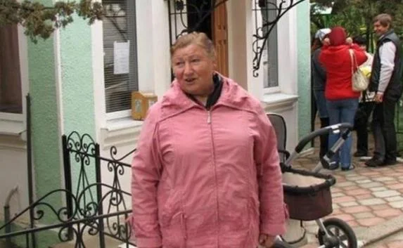 Жительница Судака не может забрать свой дом у рейдеров из-за решения суда (фото)