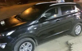 «Робин Гуд» обложил кирпичами и мусором машины автохамов в Севастополе (фото)