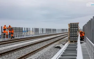 Железнодорожную часть Крымского моста оборудовали шумовыми экранами (фото)