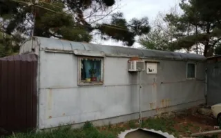 Власти Судака выселяют семью из стройгородка в поле (фото)
