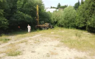 Коммерсанты застраивают детские площадки в ялтинских дворах (фото)