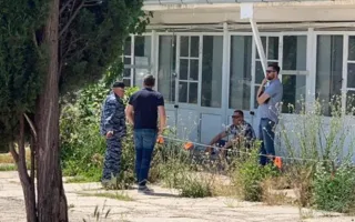 «Прибой» в Коктебеле спрятали от туристов за «железным занавесом» (фото)