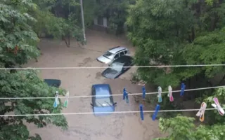 Первый летний ливень превратил Севастополь в море (фото, видео)