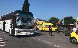 В Сочи при столкновении двух автобусов пострадали 26 человек (фото, видео)