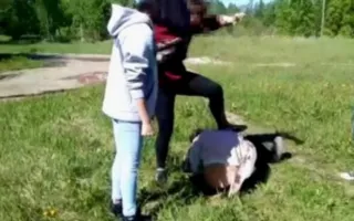 Школьники в Керчи сняли на мобильный избиение одноклассницы 