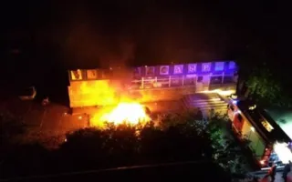 Во дворе дома в Евпатории взорвалась «Таврия» (фото, видео)