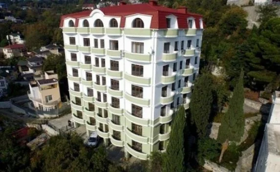 В Ялте начался снос скандальной многоэтажки-самостроя на Щорса