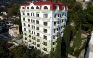 В Ялте начался снос скандальной многоэтажки-самостроя на Щорса
