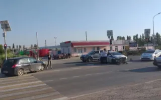 Полицейский в Феодосии попал в ДТП, гонясь за пьяным водителем (фото)
