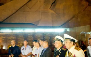22 июня на Графской пристани в Севастополе запускали кораблики мечты