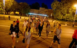 22 июня на Графской пристани в Севастополе запускали кораблики мечты