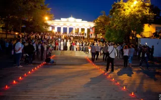 22 июня на Графской пристани в Севастополе запускали кораблики мечты