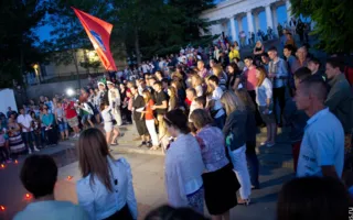 22 июня на Графской пристани в Севастополе запускали кораблики мечты