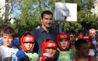 Владимир Кличко посетил Севастополь с визитом «Брат — за брата»