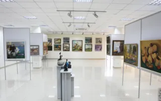 В галерее «Южный Эрмитаж» открылась самая масштабная сборная выставка художников Севастополя