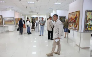 В галерее «Южный Эрмитаж» открылась самая масштабная сборная выставка художников Севастополя