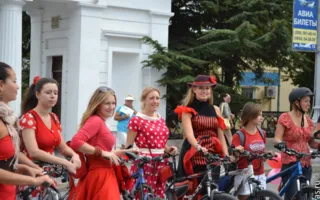 Велопарад «Lady In Red» в Севастополе — леди на велосипеде!