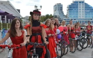 Велопарад «Lady In Red» в Севастополе — леди на велосипеде!