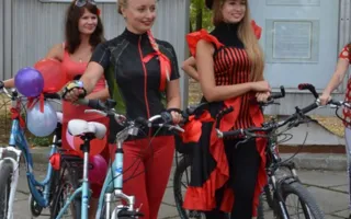 Велопарад «Lady In Red» в Севастополе — леди на велосипеде!