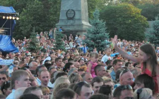 С днем рождения ФК «Севастополь» поздравили звёзды российской и украинской эстрады