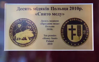 Картины воском, монеты и многое другое — на медовой выставке-ярмарке в Севастополе