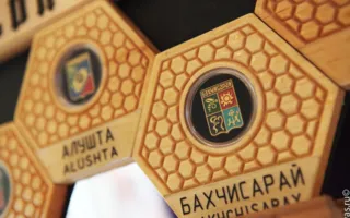Картины воском, монеты и многое другое — на медовой выставке-ярмарке в Севастополе