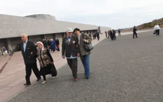 Солдаты Народной войны предстали перед посетителями 35-ой Береговой батареи на одноименной фотовыставке