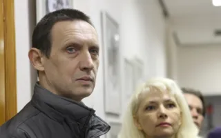 Авторская выставка картин, иллюстраций и предметов декоративно-прикладного искусства «Aqua terra» в Доме Москвы