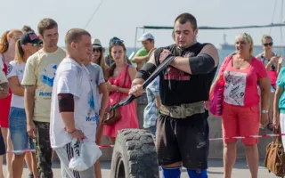 В Севастополе состоялся очередной этап турнира среди силачей