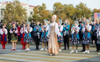 Севастополь праздничным шествием отметил День народного единства