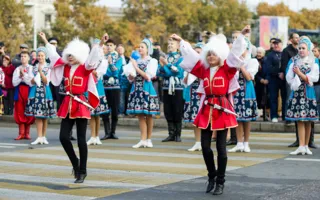 Севастополь праздничным шествием отметил День народного единства