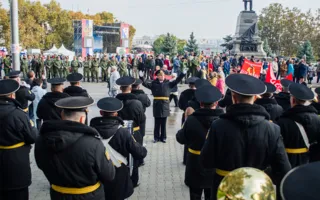 Севастополь праздничным шествием отметил День народного единства