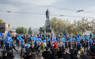 Севастополь праздничным шествием отметил День народного единства